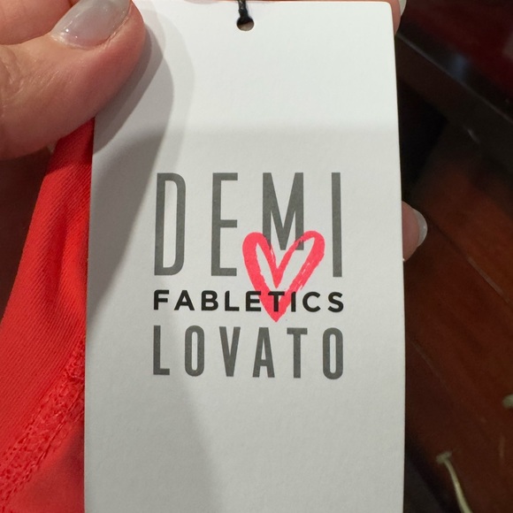 Confident Coral Sleeveless Top - Picture 6 of 7